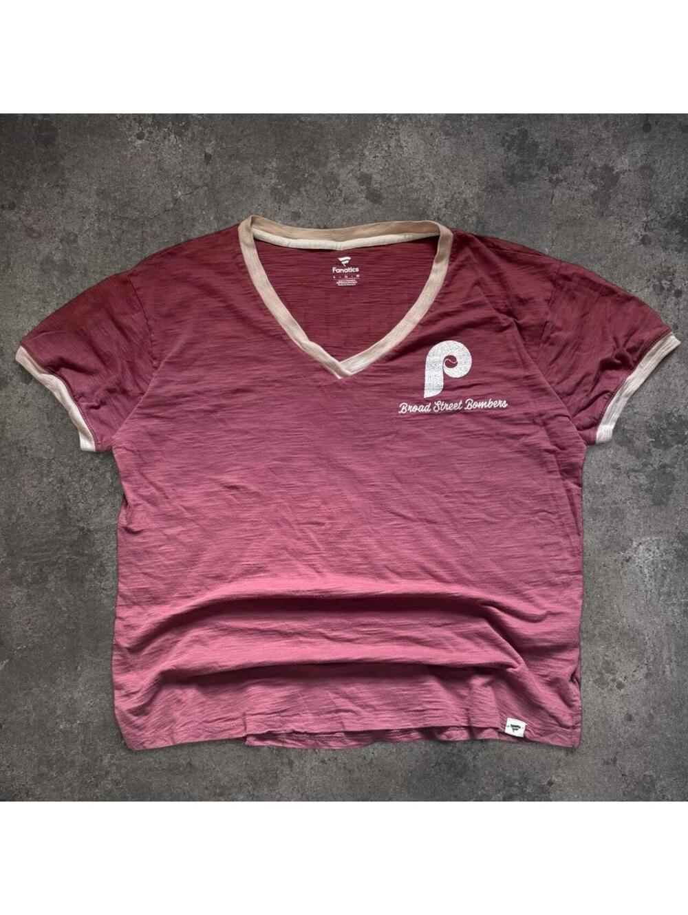 Fire Beautiful Fanatics Philadelphia Phillies V-Neck tee